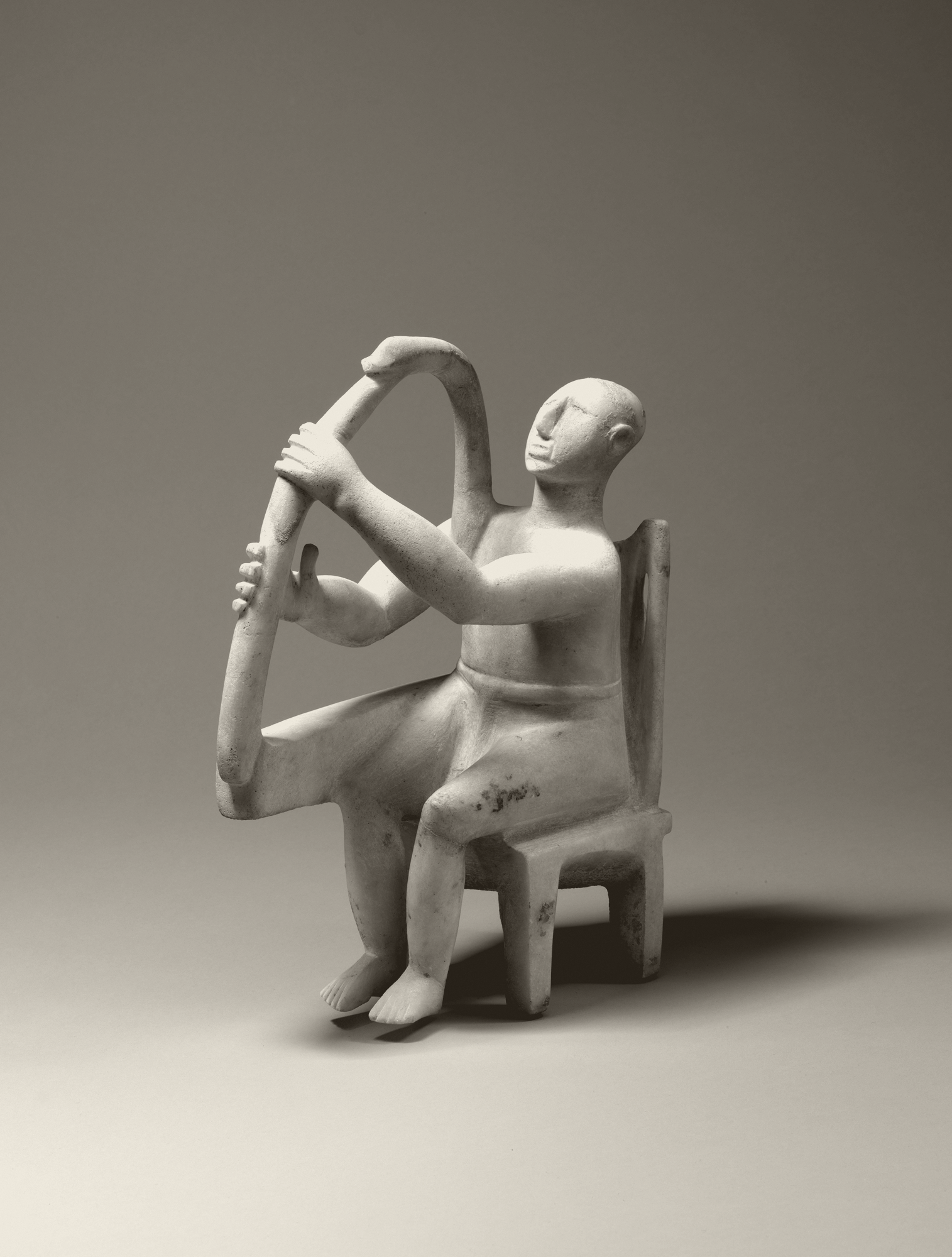 Marble seated harp player. Cycladic, 2800&ndash;2700 BCE